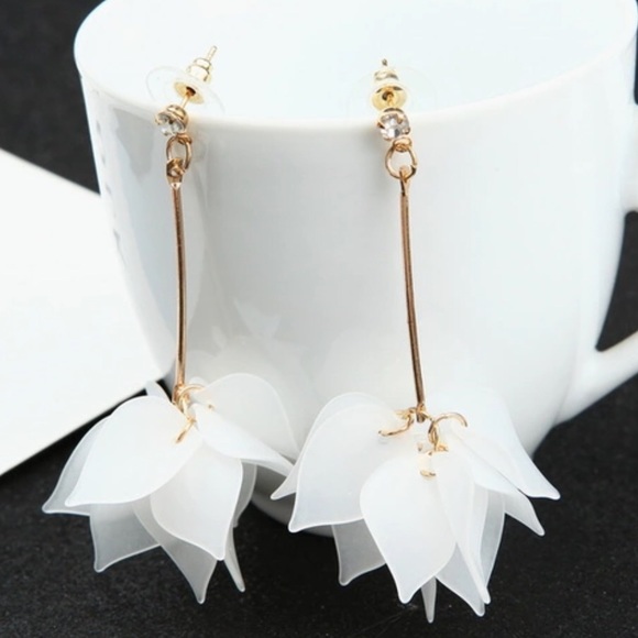 Petal Earrings White Boho Dangle Crystal Stud NWT - Picture 3 of 5